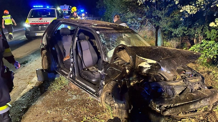 Das Fahrzeug wurde bei dem Unfall vollkommen zerstört