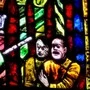 Hitler und Mussolini sind unter den Spöttern bei der Geißelung Jesu in den Glasfenstern der Grazer Stadtpfarrkirche dargestellt