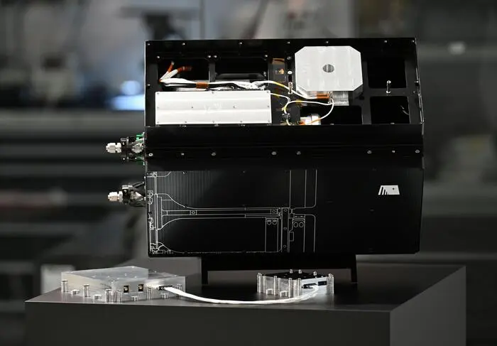 Der Satellit, der ab Februar 2027 im Rahmen des Projekts „Beaconsat“ ein Jahr ins All starten wird, soll Störsender am Boden lokalisieren