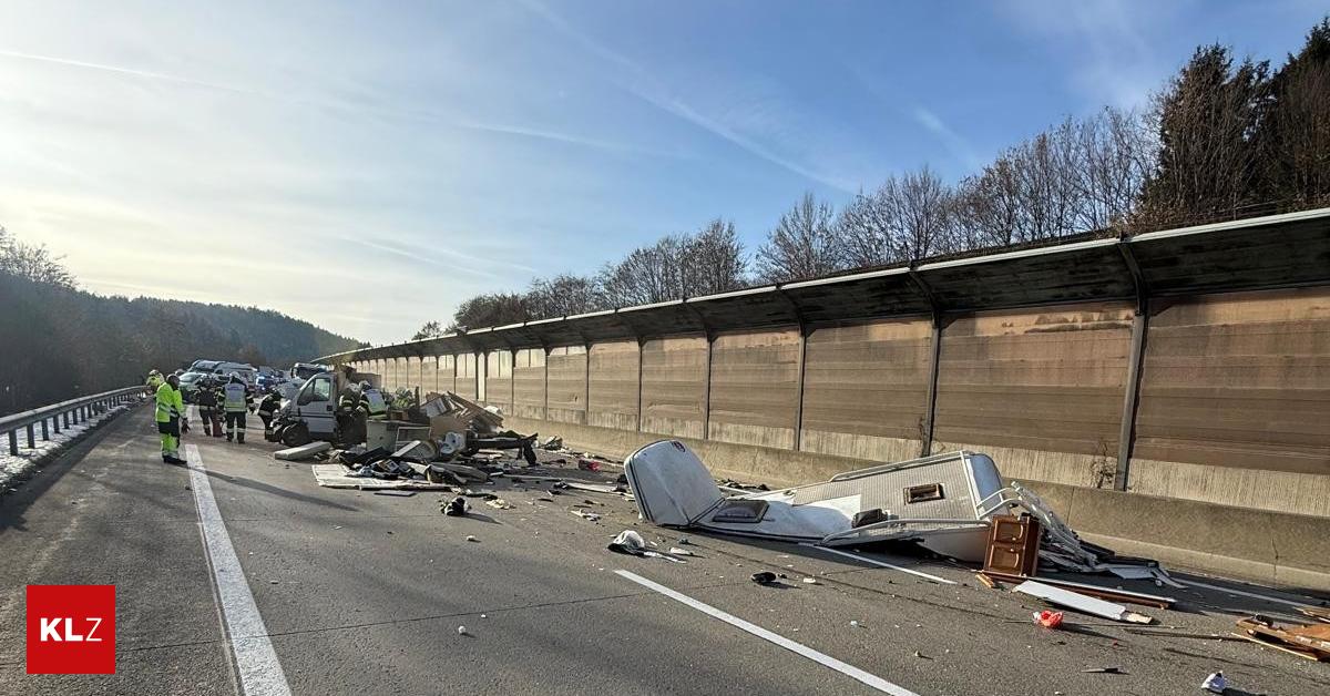 Wohnmobil-bei-Unfall-auf-der-A2-in-Einzelteile-zerlegt-
