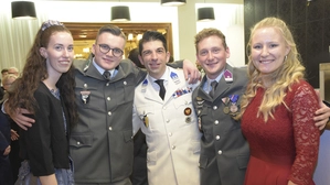 Viele junge Unteroffiziere und ihre Begleiterinnen präsentierten sich am Ball