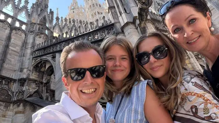 Ciao! Landesrat Karlheinz Kornhäusl (ÖVP) war mit den Töchtern Klara, Anna und Gattin Elisabeth in Italien und hat unter anderem den Mailänder Dom besichtigt