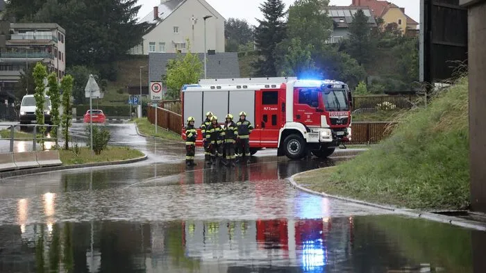 Starkregen setzte Straßen vorübergehend unter Wasser