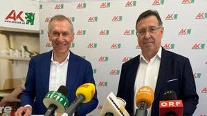 AK-Präsident Josef Pesserl und AK-Direktor Johann Scheuch (r.)
