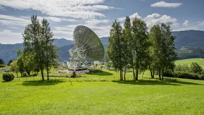 Satelliten-Erdfunkstelle Aflenz. Erdfunkstelle Aflenz. Parabolschüssel-Antennen. Österreich. Satelliten-Erdfunkstelle Aflenz. Erdfunkstelle Aflenz. Parabolschüssel-Antennen. Österreich. Copyright: xZoonar.com/StefanxSutkax 23054017