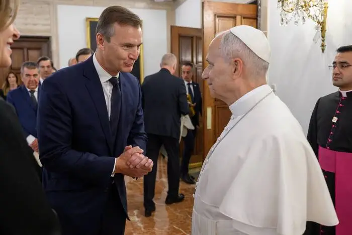 Treffen in Madrid: Meinrad Spenger und Papst Leo XIV