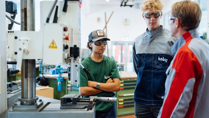 Erste Schutzbrille, erste Instruktionen am Kelag-Lehrlingscampus in St. Veit