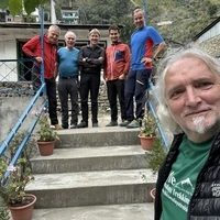 Die Mürztaler Bergsteiger im November 2024 im Ort Syabrubesi, nahe der Grenze zu Tibet