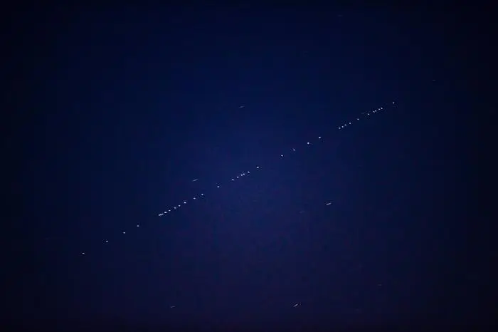 News Bilder des Tages the passage of a series of satellites from Elon Musk s SpaceX Starlink programme, over Flanders, in Lichtervelde, Friday 24 April 2020. PUBLICATIONxINxGERxSUIxAUTxONLY KURTxDESPLENTER 2497354
