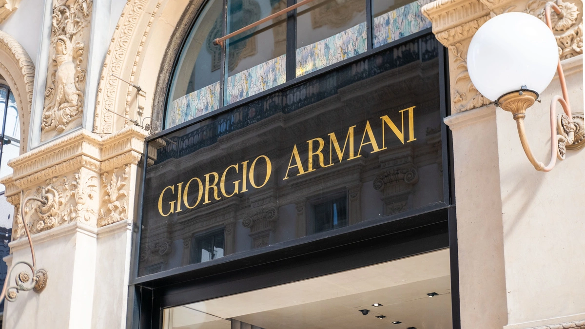 Armani hat auch den schrittweisen Verkauf seines Modehauses oder als Alternative einen Börsengang verfügt