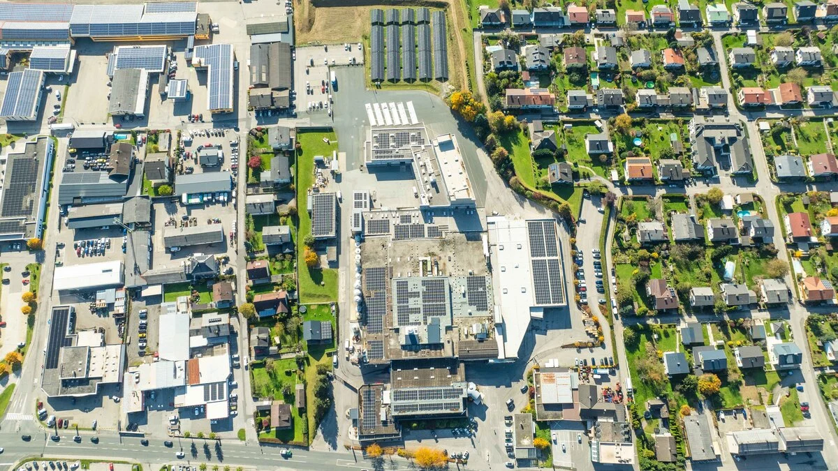 Das Spittaler Fernwärmenetz wird im Endausbau zu 98 Prozent aus erneuerbarer Energie gespeist. Im Bild: Das Kärntnermilch-Areal, wo das neue Biomasse-Heizwerk entstehen wird