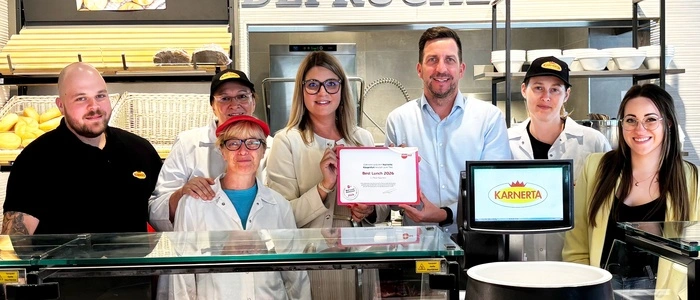 Klagenfurter Karnerta-Team an der beliebten Imbiss-Theke