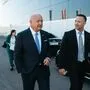 Bundeskanzler Christian Stocker mit Geschäftsführer Martin Hintsteiner