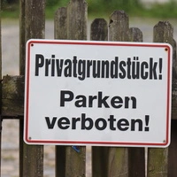 Dem Unternehmen „Zupf Di“ konnte man online Besitzstörungen melden, woraufhin es die Halterdaten des Falschparkers ermittelte und diesem eine Unterlassungserklärung schickte