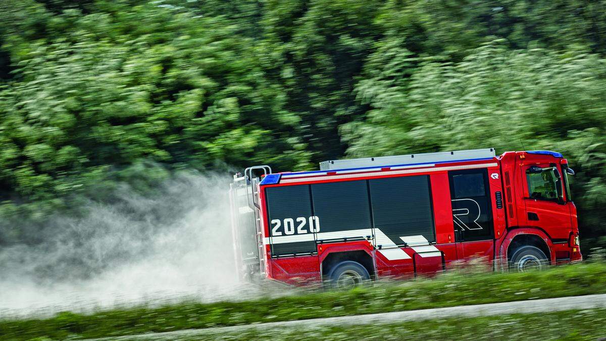 Zahlreiche Feuerwehren im Land setzen auf Rosenbauer, der aber auch Flughafenfahrzeuge baut