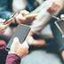 Bei neuen Verträgen verzichten die Mobilfunker bereits auf Servicepauschalen 