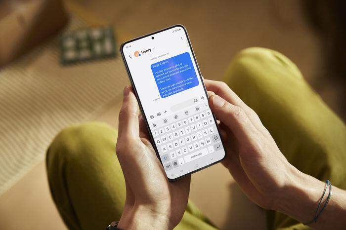 Auch beim Texten assistiert Samsungs KI und schlägt Sprachstile vor 