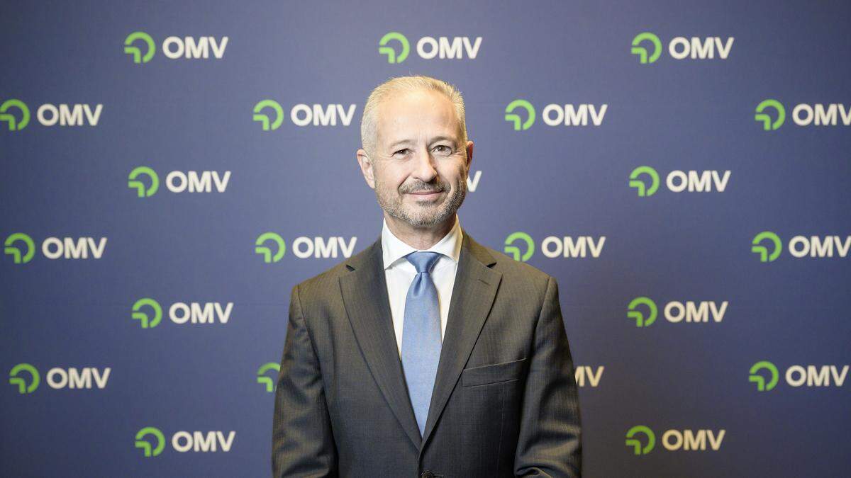 OMV-Chef Alfred Stern in London (im Hintergrund ist das neue OMV-Logo zu sehen)