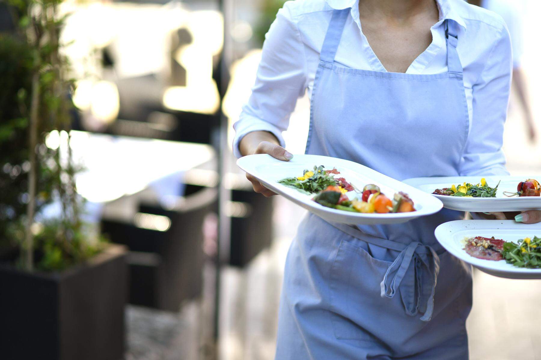 Inflation bei 3,0 Prozent : Restaurants und Hotels als Treiber: Preise ziehen weiter deutlich an