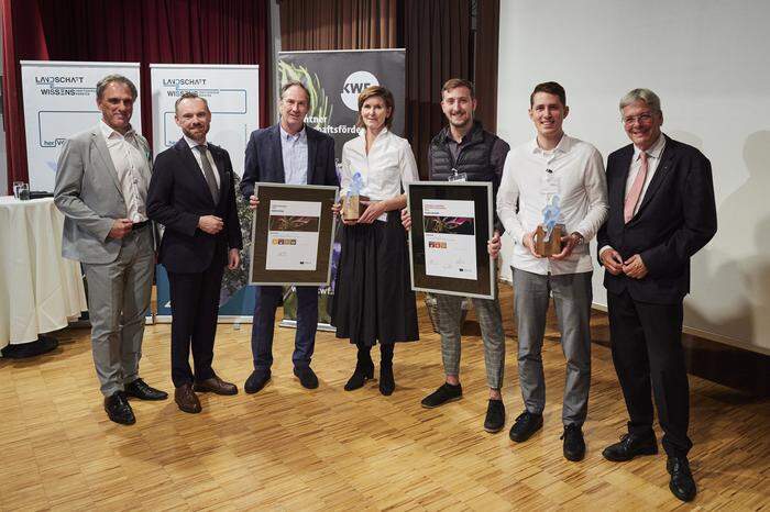 KWF-Vorstand Roland Waldner, Kärntner Sparkasse Vorstandsdirektor Michael Koren, Wissenschaftsverein-Präsident Horst Peter Groß und Landeshauptmann Peter Kaiser, überreichten die Preise an Elisabeth Goerner sowie Tobias Kopp und Chris Pichler