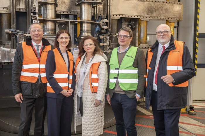 Werksbesuch bei Siemens Mobility: Kurt Maier (IV-Steiermark), Tanja Kienegger (Siemens Mobility), Landesrätin Claudia Holzer, Stefan Erlach (Siemens Mobility) und Andreas Matthä (ÖBB)