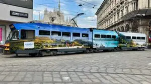 Kärnten Werbung auf einer Straßenbahn in Mailand. „Nicht nur ein Tapetenwechsel“