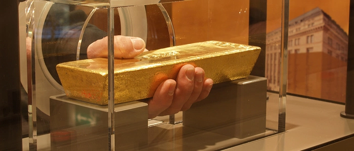 Goldbarren zum Angreifen und Aufheben