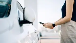 Schlüssel-Technologie: Ein Chip im Handy misst den Abstand zum Fahrzeug