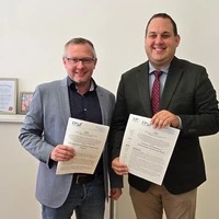 Gemeindevorstandsmitglied Oliver Brunnhofer und Vizebürgermeister Philipp Könighofer mit den Anträgen