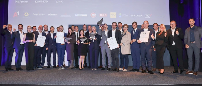 Preisträger-Gruppenbild auf der Bühne des Casineum Velden