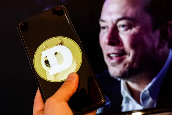 Musk speaks of cryptocurrency activity in London, United Kingdom - 29 Nov 2024 In this photo illustration, the Dogecoin logo is seen displayed on a smartphone against a computer screen displaying a portrait of Elon Musk. Elon Musk to be US president financial adviser and the richest man in the world, endorses publicly Doge project. London United Kingdom Copyright: xDominikaxZarzyckax/xSOPAxImagesx November_29_2024_logoes_musk-1-2