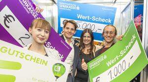 Gewinnerinnen und Gewinner des Elevator Pitch: Caroline Uran (Siegerin Schülerwertung), Markus Schmoltner (Platz 2), Cornelia Leitner (Platz 1), Christof Winkler-Hermaden (Platz 3)