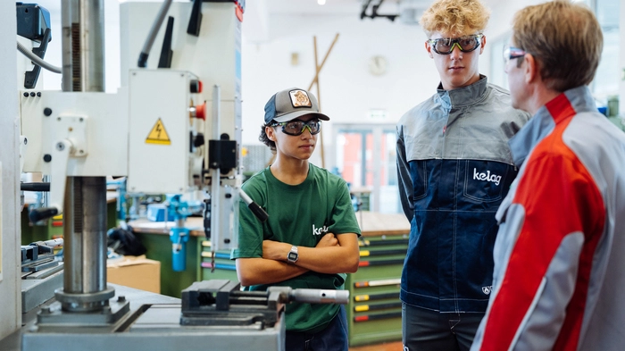 Erste Schutzbrille, erste Instruktionen am Kelag-Lehrlingscampus in St. Veit