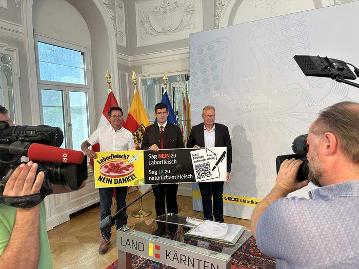 Siegfried Huber, Martin Gruber und Werner Beutelmeyer bei der Präsentation der Befragung