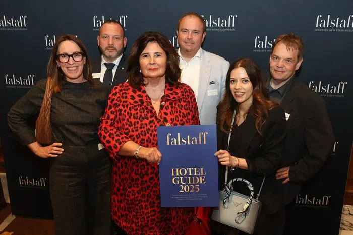 Helena Ramsbacher (Mitte) wurde in Wien zudem als Hotelière des Jahres ausgezeichnet. Mit dabei: Barbara Soffritti, Antonello Pizzo, Florian Scheichenbauer, Bettina Fruhstuck Handrich sowie Richard Hessl