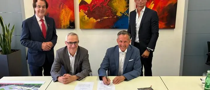Hans Roth, Saubermacher Gründer, Thomas Scherübl, Beteiligungsmanagement Saubermacher, Heinz Sarkleti, Geschäftsführer Mürztaler Saubermacher GmbH und Matthäus Bachernegg, Bürgermeister Stadt Kapfenberg (von links) besprechen die Zielsetzungen. 