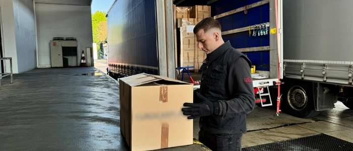 Michael Fauland  bei seiner Arbeit als Zöllner