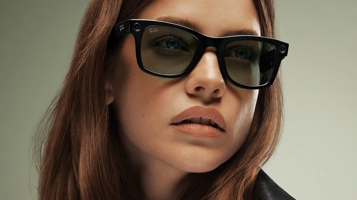 Werbesujet für die Ray-Ban Meta Wayfarer. „Als Alltagsgegenstand getarnt“