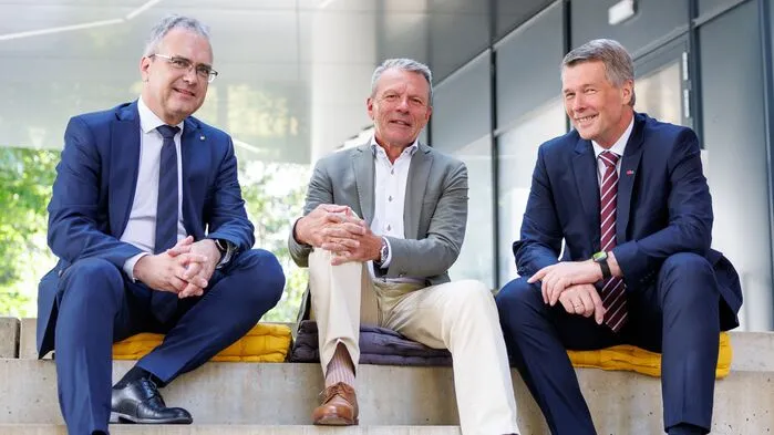 Präsentierten den iHub Graz, die „gemeinsame Transfergesellschaft für Spitzen-Spin-offs“: (v.l.) Peter Riedler, Rektor der Universität Graz, Alexander Rosenkranz, Vizerektor der Med Uni Graz, und Horst Bischof, Rektor der TU Graz