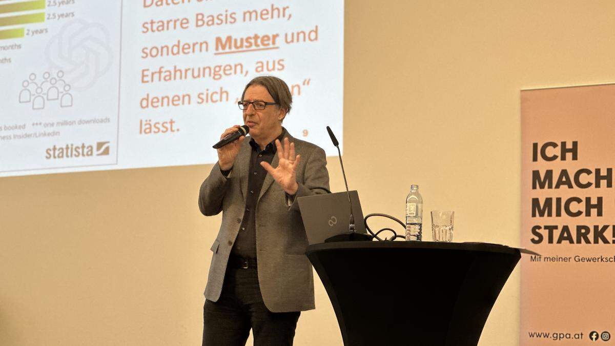 FORBA-Institutsleiter Thomas Riesenecker-Caba berät Arbeitnehmer- und Arbeitgeberseite zum Umgang mit KI 