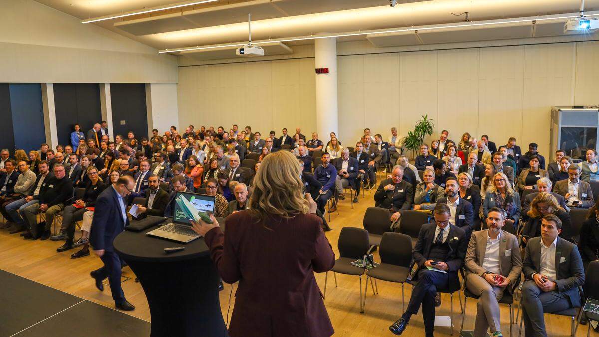 Im Lakeside Spitz wurde Kärntens Innovationslandschaft präsentiert, bevor man sich in Workshops kennenlernte