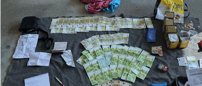 Sichergestelltes Geld im Fahrzeug der festgenommenen Täter der Schlepperorganisation „Kobane“, die für die Organisation die Hawala-Geldtransaktionen durchführten 