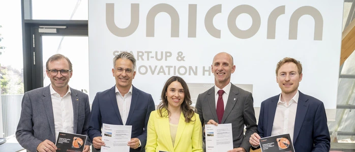 Das Hermann Hauser Frontier Lab kommt nach Graz: Bernhard Weber (Unicorn), Stadtrat Kurt Hohensinner, Jasmin Güngör (Onsight Ventures), Landesrat Willibald Ehrenhöfer und Christoph Robinson (IV Steiermark) 