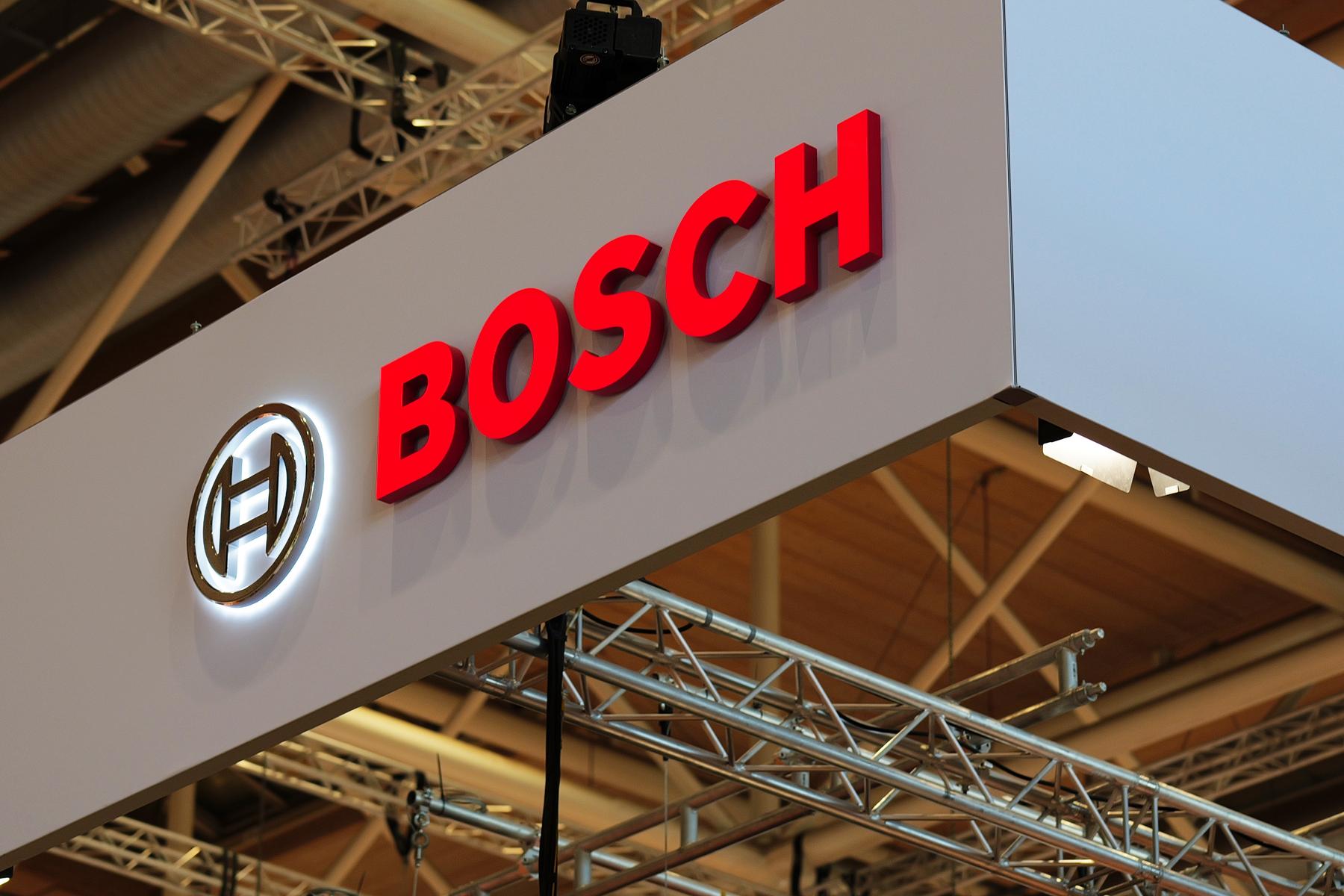 40 Stellen in Österreich betroffen : Deutscher Zulieferer Bosch will bis 2030 etwa 13.000 weitere Stellen abbauen