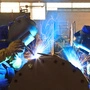 Die Fördermittel teilen sich in 140 Millionen Euro an Investitionszuschüssen (CAPEX) für moderne Produktionsanlagen und 130 Millionen Euro an Transformationszuschüssen (OPEX), die laufende Mehrkosten beim Umstieg auf erneuerbare Energien abfedern sollen. 